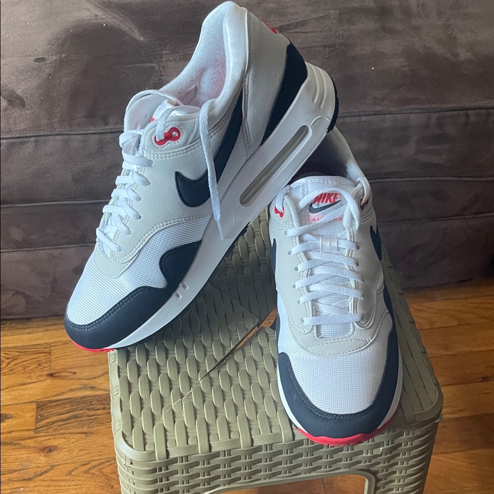 Nike White Navy Red Low-Top Sneakers